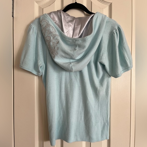 Dereon Short Sleeved Zip Up Sweater Size Medium - Picture 2 of 4